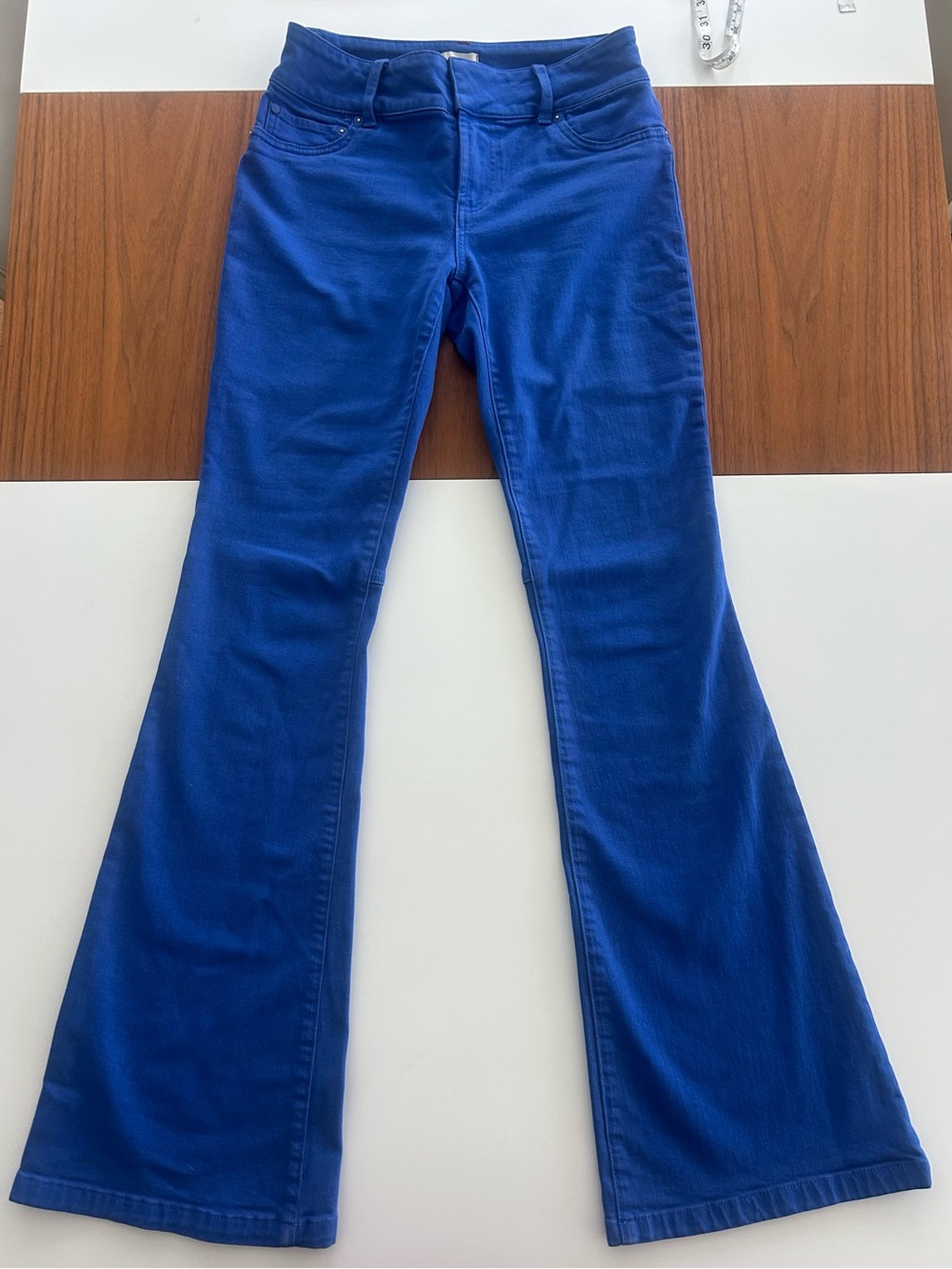 Alice+Olivia Royal blue flare boot cut mid rise light stretch jeans size 27